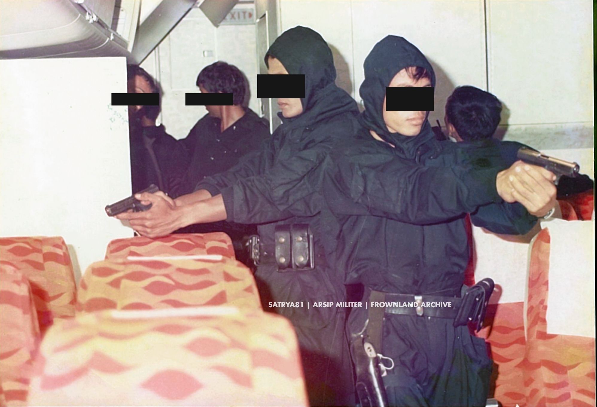 Dirgahayu ke-44 SAT-81 Kopassus “Siap Setia Berani”. foto langka latihan aircraft hostage rescue dari Koleksi Abdul R. Kadir, atas izin dari