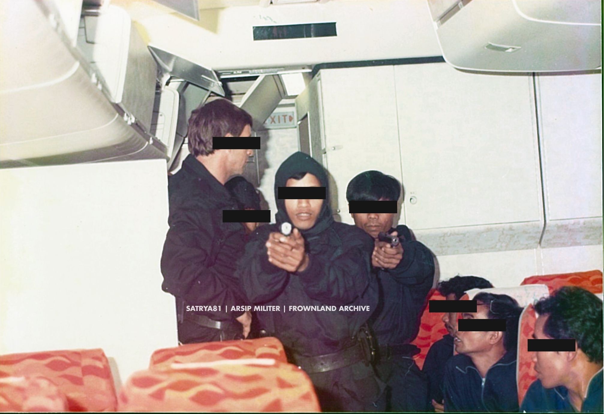 Dirgahayu ke-44 SAT-81 Kopassus “Siap Setia Berani”. foto langka latihan aircraft hostage rescue dari Koleksi Abdul R. Kadir, atas izin dari