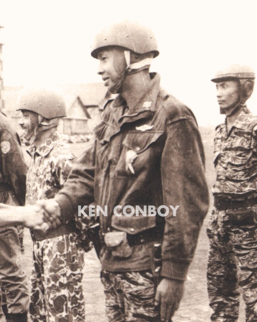 Kogabdikpara (Komando Gabungan Pendidikan Para) dibentuk pada 25 April 1964 (Dibubarkan pada 1966) sebagai upaya untuk menyatukan dan menstandarkan pendidikan terjun payung lintas matra di Indonesia. Komando ini mengoordinasikan pusat latihan milik Angkatan Udara di Margahayu dan Angkatan Darat di Batujajar. smock camo ini adalah relic yang matching dengan period photo, sangat langka. Courtesy & izin dari Pak Ken Conboy.