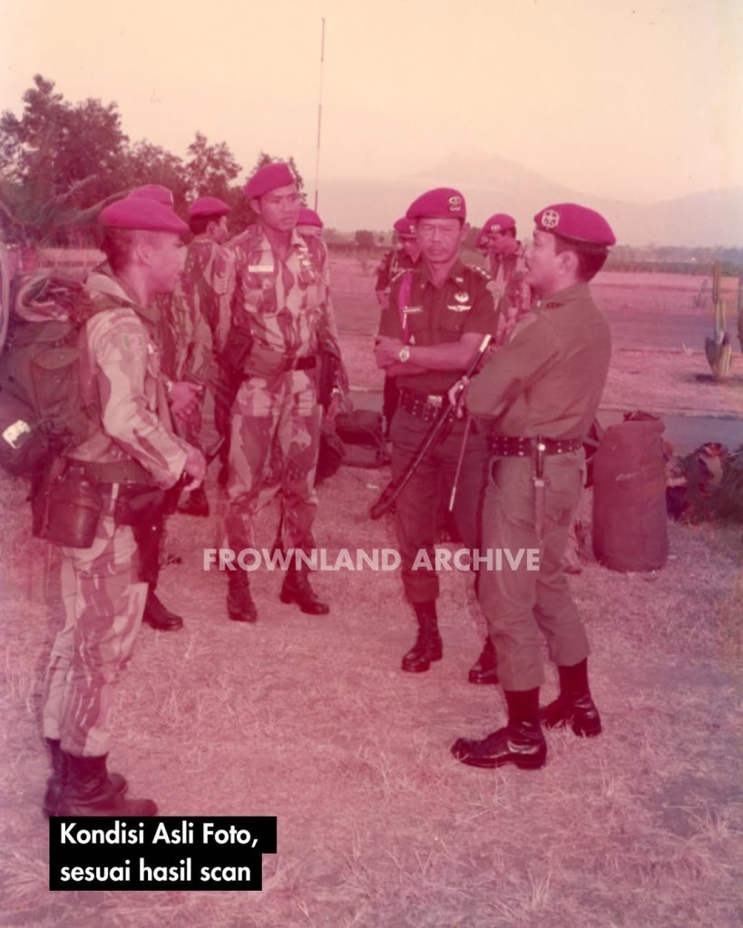 arsip militer indonesia dengan kondisi decay = jamur lembab diskolorasi noda sobek printed photos