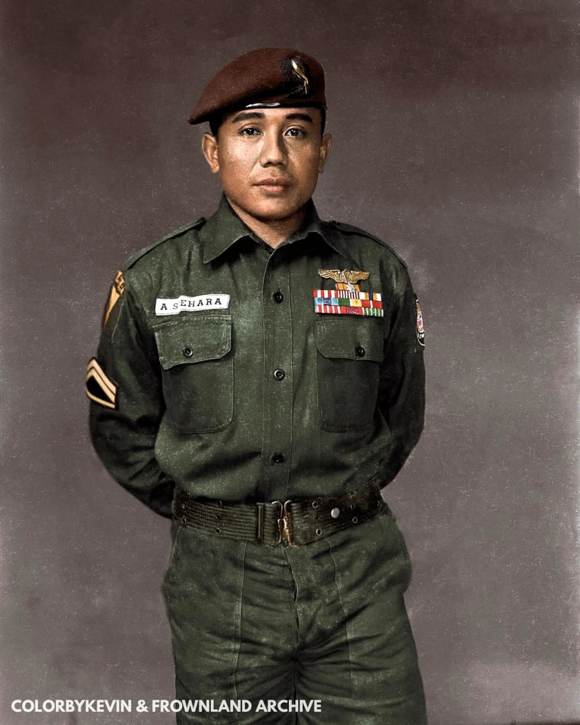 Lahir 7 Februari 1930 di Maruyung, Bandung. Pernah bertugas di berbagai satuan sejak era revolusi fisik, termasuk Pasukan Sabilillah, Batalyon 29/9 Siliwangi, hingga Bn.3 “Siluman Merah” pimpinan Achmad Wiranatakusumah. Relic foto kedua adalah asli dari era Siluman Merah.

Ara Suhara adalah salah satu tokoh penting dalam penangkapan SM Kartosuwiryo pada 4 Juni 1962 di Gunung Geber, Jawa Barat, saat tergabung di Kompi C, Yonif 328 Kujang II/Siliwangi. Beliau mendokumentasikan operasi tersebut dalam tulisan berjudul “Sekilas Kisah Nyata Tertangkapnya SM Kartosuwiryo”.

Selama karier militernya, beliau naik pangkat dari Serka (1965) hingga Kapten (1973), dan pensiun sebagai Mayor Kehormatan. Sekitar 80% peninggalan beliau kini disimpan di Museum Yonif 328.