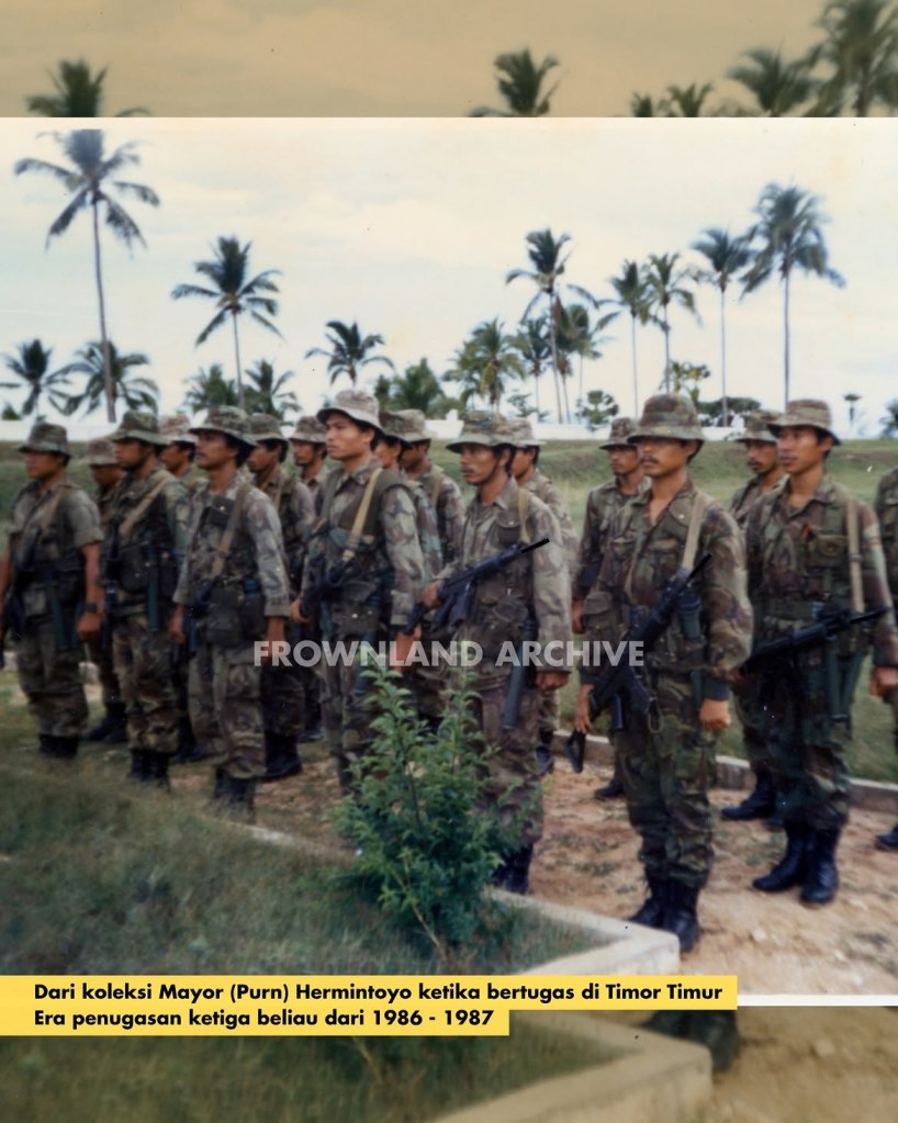 Foto periode personel Kopassus menggunakan CQC DPM Assault Vest di Dili, Timor Timur, pada akhir 1980-an